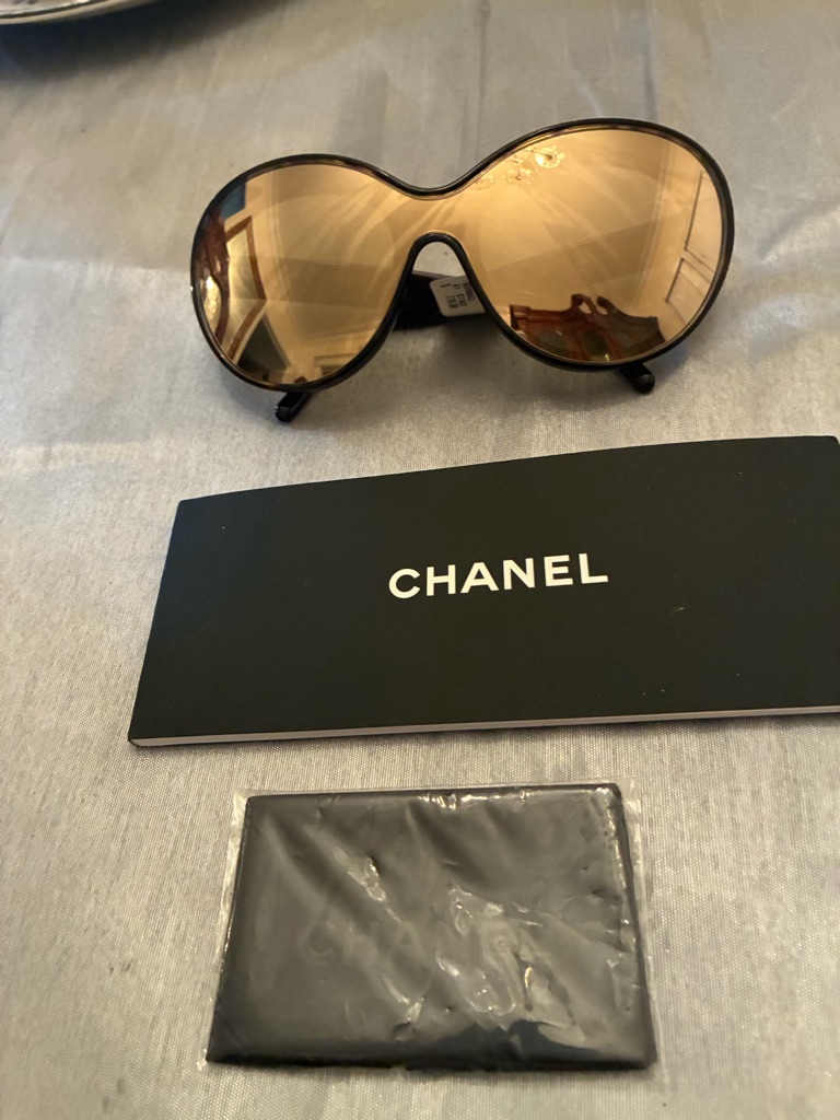 Chanel Women's Black Frame Sunglasses With Brown Gradient Lenses